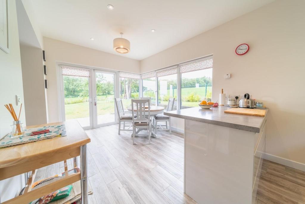 2 Bed Waterfront Property - Close To Courtmacsherry 코크 외부 사진